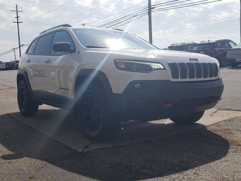 Used 2022 Jeep Cherokee Trailhawk w/ Premium Leather Package AWD/4WD image 9
