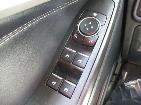Used 2020 Ford Explorer XLT w/ Equipment Group 202A AWD/4WD image 31