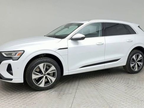 Certified 2024 Audi Q8 e-tron Premium Plus image 6