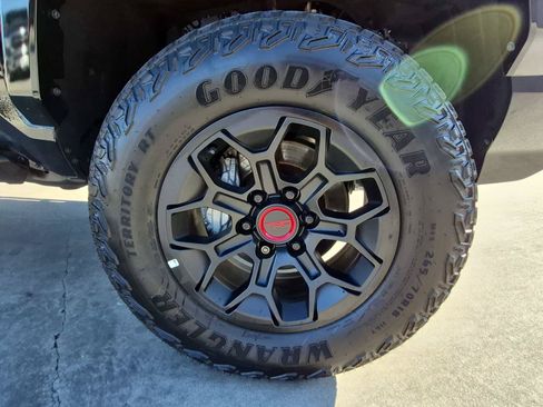 Used 2025 Toyota Tacoma TRD Pro AWD/4WD image 13