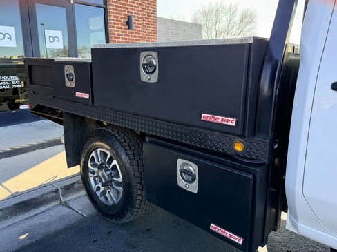 Used 2021 GMC Sierra 3500 4x4 Crew Cab w/ Gooseneck/5TH Wheel Package image 12