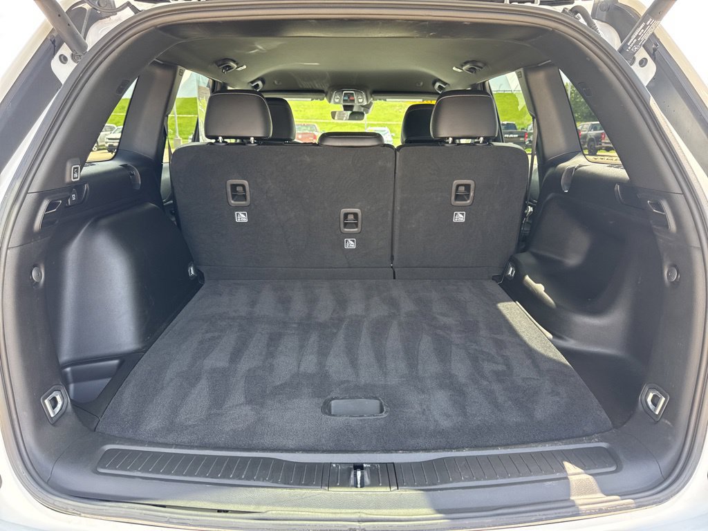 Certified 2025 Jeep Grand Cherokee Altitude AWD/4WD image 30