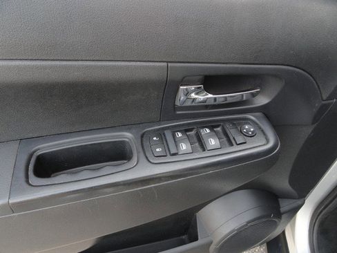 Used 2012 Jeep Liberty Sport AWD/4WD image 13