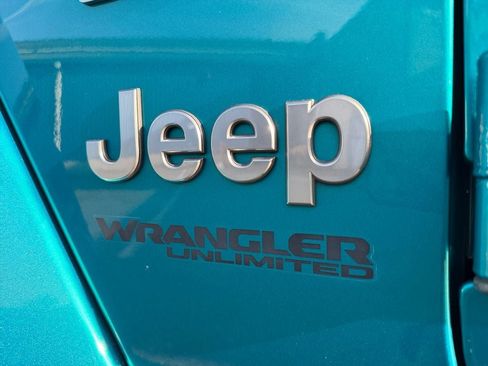 Used 2019 Jeep Wrangler Unlimited Sahara AWD/4WD image 34