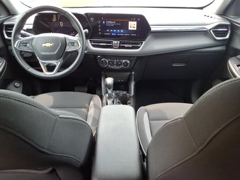 Used 2024 Chevrolet TrailBlazer LT w/ Convenience Package AWD/4WD image 32