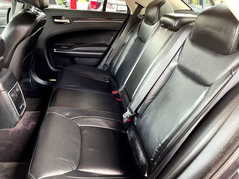 Used 2017 Chrysler 300 Limited image 10
