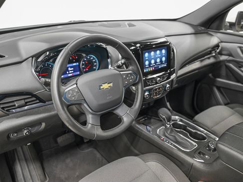 Used 2023 Chevrolet Traverse LT w/ Rear Camera Mirror Package image 15