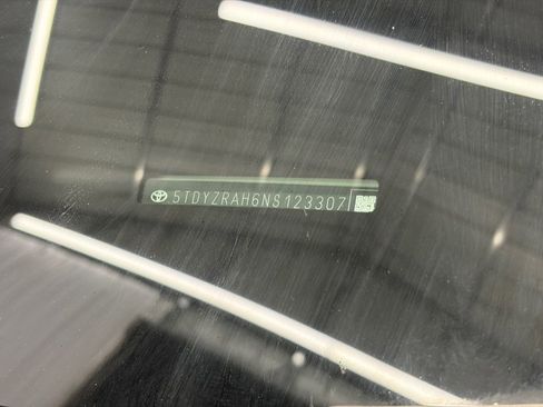 Used 2022 Toyota Highlander Limited FWD image 40
