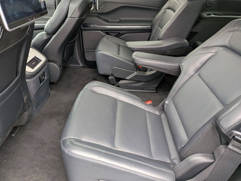 New 2025 Lincoln Navigator Reserve w/ Jet Appearance Package AWD/4WD image 25