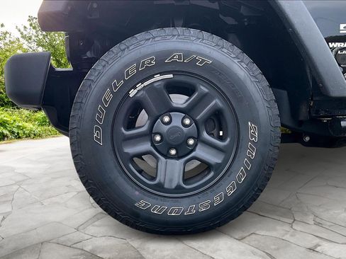 Used 2018 Jeep Wrangler Unlimited Sport w/ Connectivity Group image 9