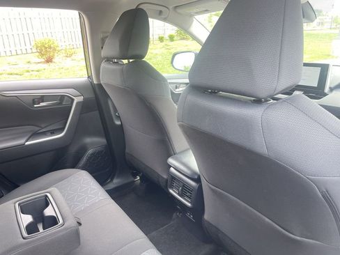 Used 2025 Toyota RAV4 XLE FWD image 24