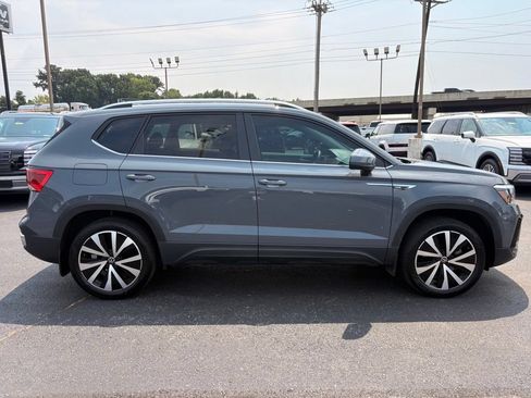 Used 2024 Volkswagen Taos SE FWD image 9