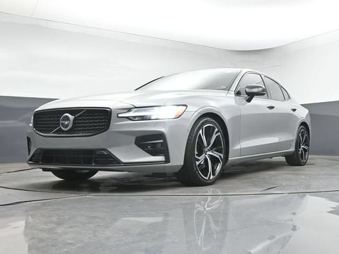Used 2025 Volvo S60 B5 Plus FWD image 38