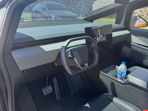 Used 2024 Tesla Cybertruck AWD Crew Cab image 10