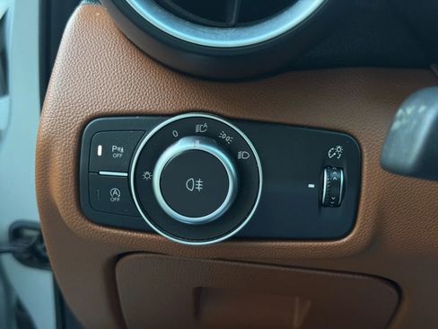 Used 2019 Alfa Romeo Giulia AWD image 35