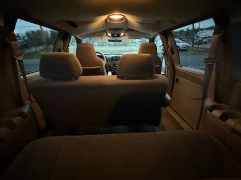 Used 2002 Chrysler Town & Country LX image 12