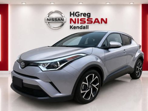 Used 2018 Toyota C-HR XLE FWD image 3