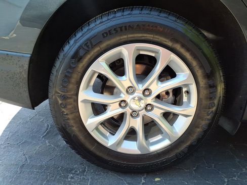 Used 2021 Chevrolet Equinox LT FWD image 7