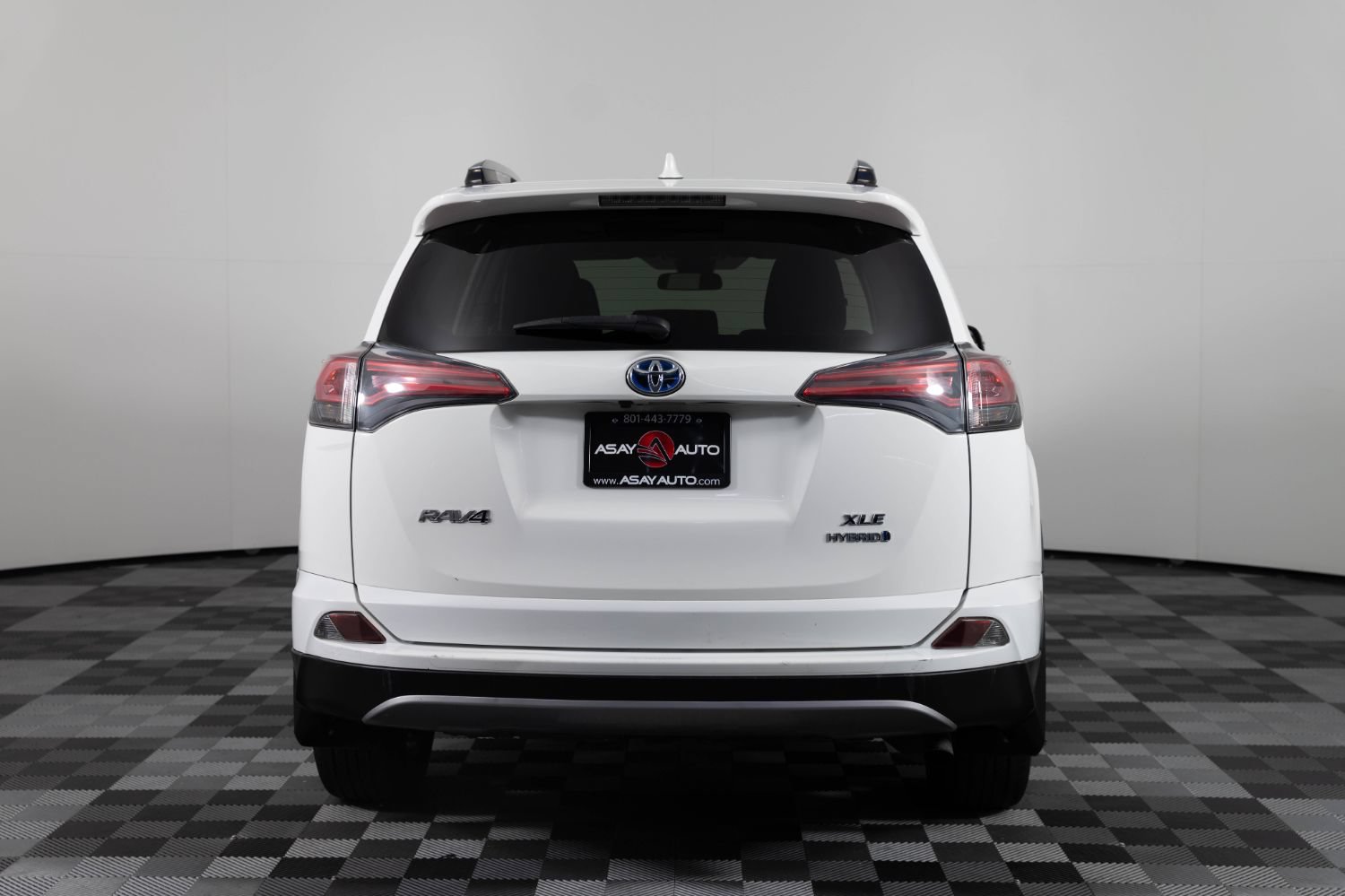 Used 2018 Toyota RAV4 XLE w/ Carpet Mat Package AWD/4WD image 6