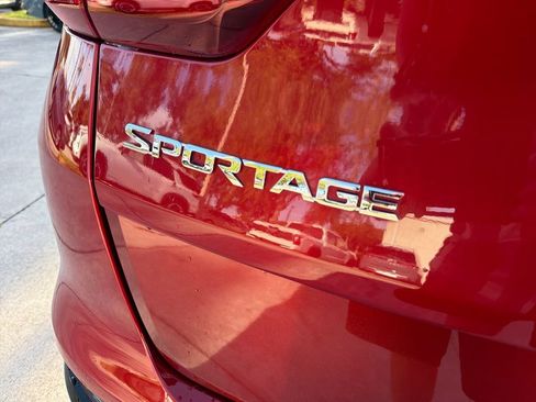 Used 2022 Kia Sportage EX w/ EX Technology Package FWD image 10