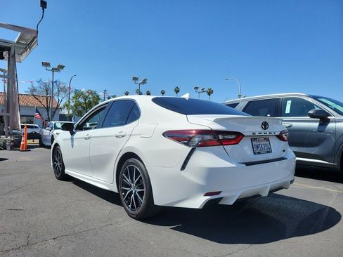 Used 2024 Toyota Camry SE image 5