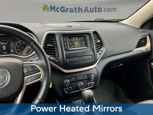 Used 2018 Jeep Cherokee Latitude w/ Cold Weather Group AWD/4WD image 12