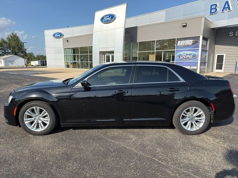 Used 2018 Chrysler 300 Touring L RWD image 9