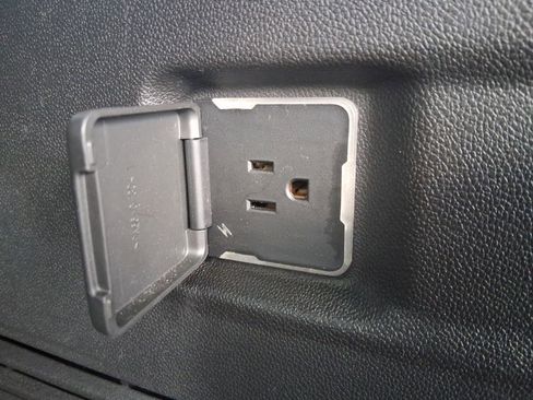 Used 2023 Chevrolet Suburban LT image 22