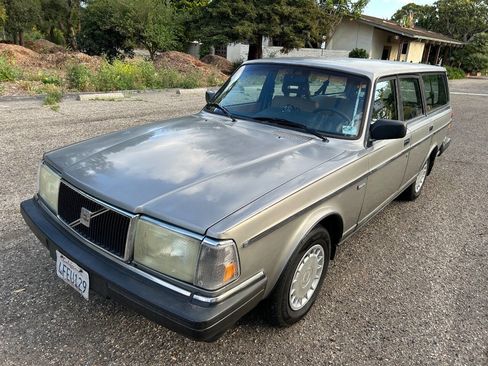 Used 1992 Volvo 240 Wagon RWD image 3