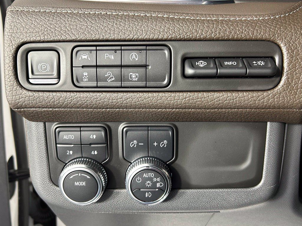 Used 2023 GMC Yukon XL Denali AWD/4WD image 32