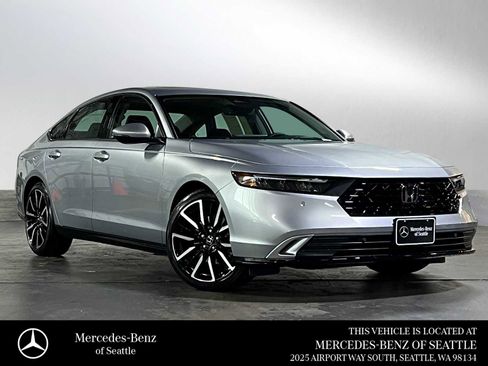Used 2025 Honda Accord Touring image 1