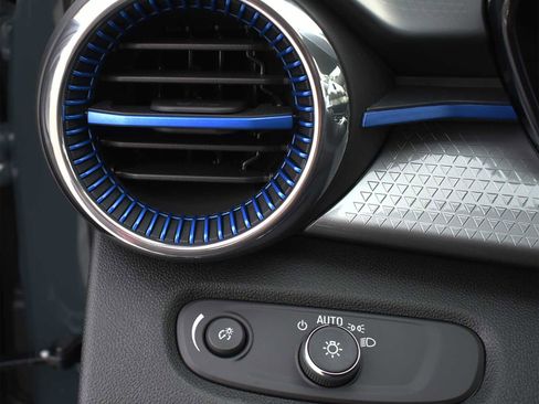 New 2026 Chevrolet Trax LT w/ Driver Confidence Package image 21