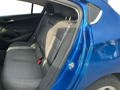 Used 2018 Chevrolet Cruze LT w/ Convenience Package FWD image 10