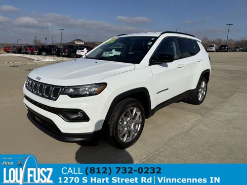 Used 2022 Jeep Compass Latitude image 3