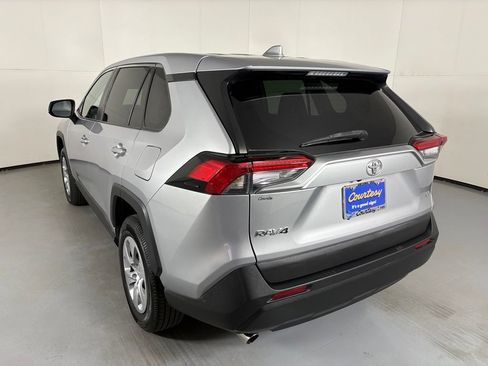 Used 2022 Toyota RAV4 LE w/ Carpet Mat Package (TMS) FWD image 6