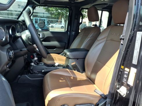 Used 2023 Jeep Wrangler Unlimited Sahara w/ Cold Weather Group AWD/4WD image 20