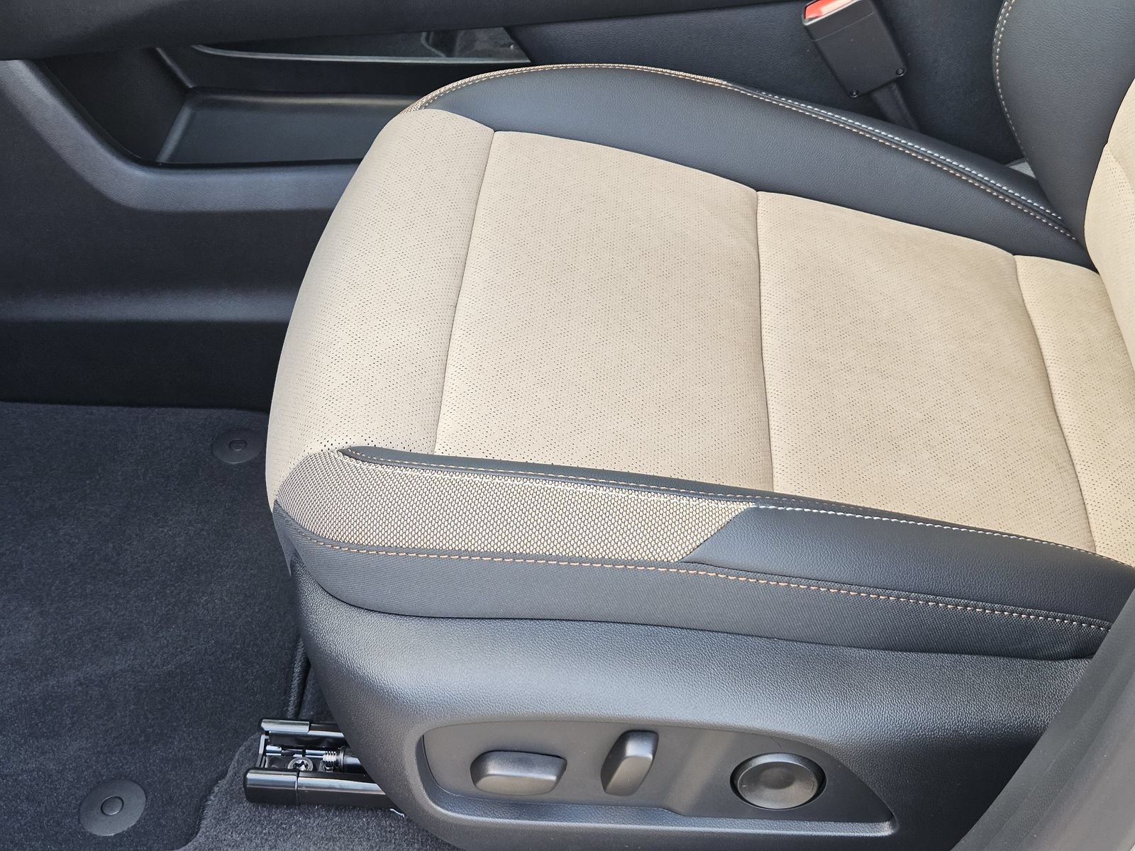 New 2027 Chevrolet Equinox ACTIV w/ Convenience Package III FWD image 25