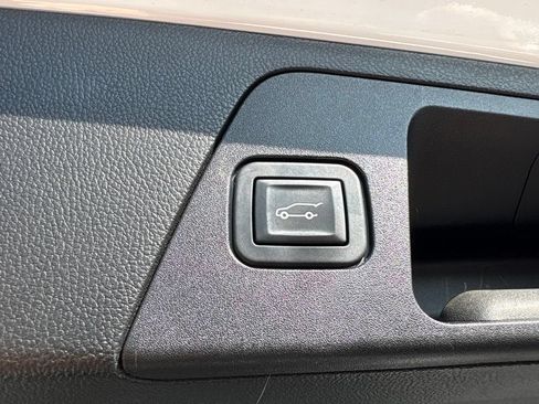 Used 2019 Buick Envision Essence AWD/4WD image 11
