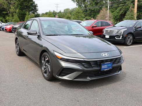Certified 2025 Hyundai Elantra SEL FWD image 1