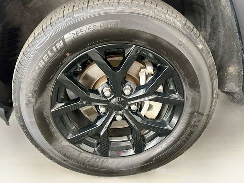Used 2024 Jeep Grand Cherokee Altitude AWD/4WD image 11