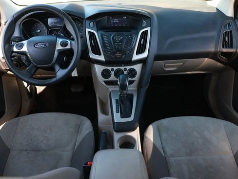 Used 2014 Ford Focus SE FWD image 2