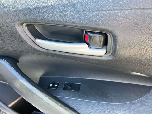 Used 2021 Toyota Corolla LE image 17