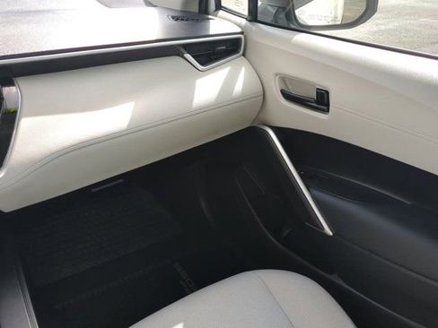 Used 2026 Toyota Corolla Cross L image 18