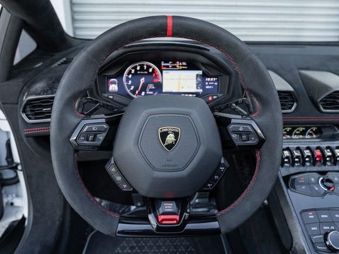 Used 2018 Lamborghini Huracan Performante image 10