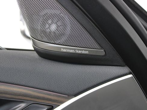 Used 2023 BMW 530e w/ M Sport Package image 10