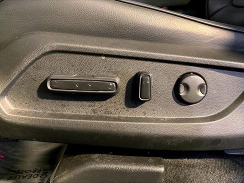 Used 2025 Honda Pilot Black Edition image 38