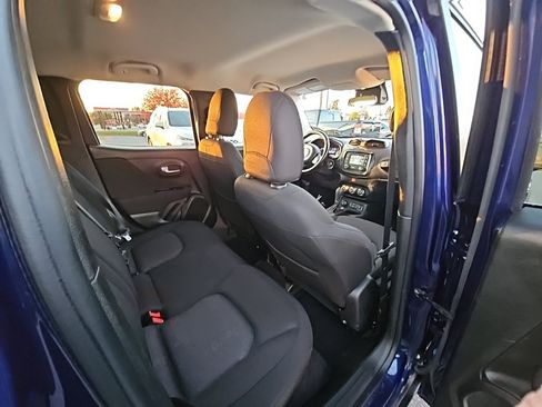 Used 2017 Jeep Renegade Latitude image 44