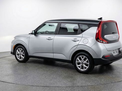 Used 2025 Kia Soul LX w/ LX Technology Package FWD image 6