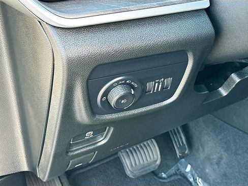 Used 2024 Jeep Grand Cherokee Limited image 10