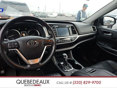 Used 2017 Toyota Highlander Limited image 11